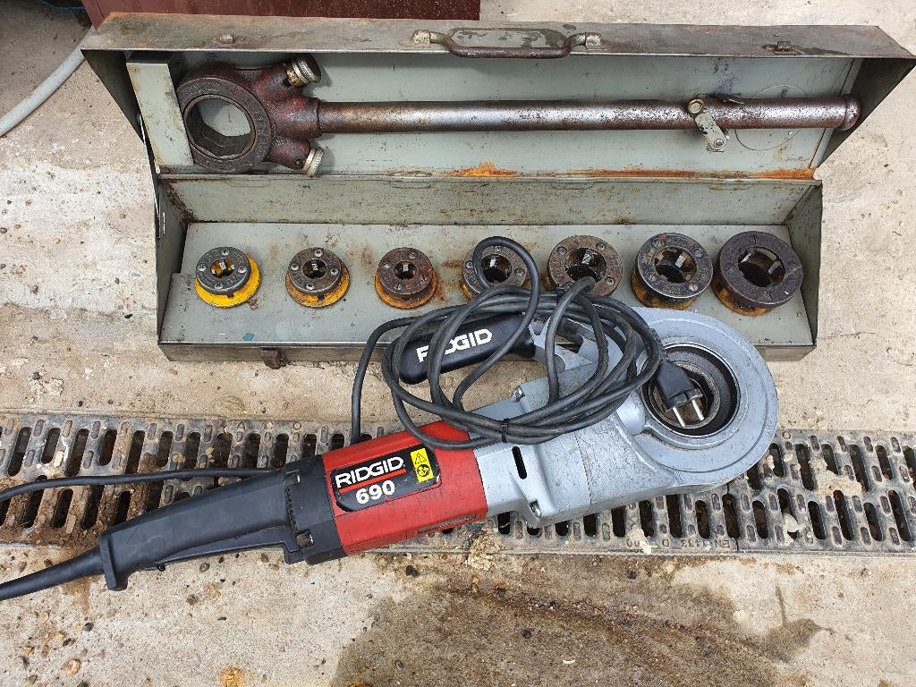 Machine de découpe de fil Ridgid 690 prof. set. avec manuel, 1000 mm ou plus, Comme neuf, Enlèvement, Tour à métaux