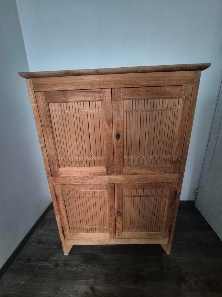 Meuble manguier bambou, Enlèvement