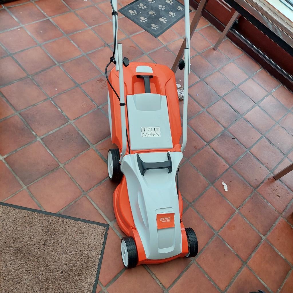 Electrische grasmaaier, Tuin en Terras, Grasmaaiers, Ophalen, Cirkelmaaier, Stihl, Elektrische grasmaaier