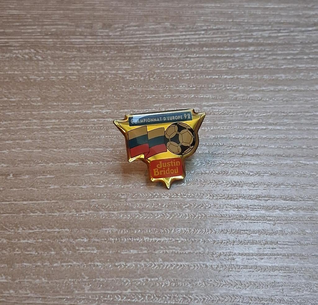 PIN - CHAMPIONNAT D'EUROPE 92 - VOETBAL - FOOTBALL, Collections, Envoi, Utilisé, Sport, Insigne ou Pin's
