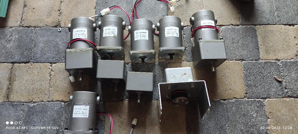 Elektromotor 6 stuks + voeding, Doe-het-zelf en Bouw, Motoren, Ophalen, Zo goed als nieuw, Elektromotor