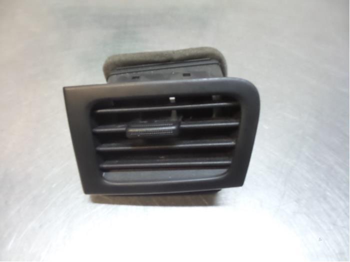 Grille aération tableau de bord d'un Kia Picanto (Picanto 1, Kia, -, Utilisé, -