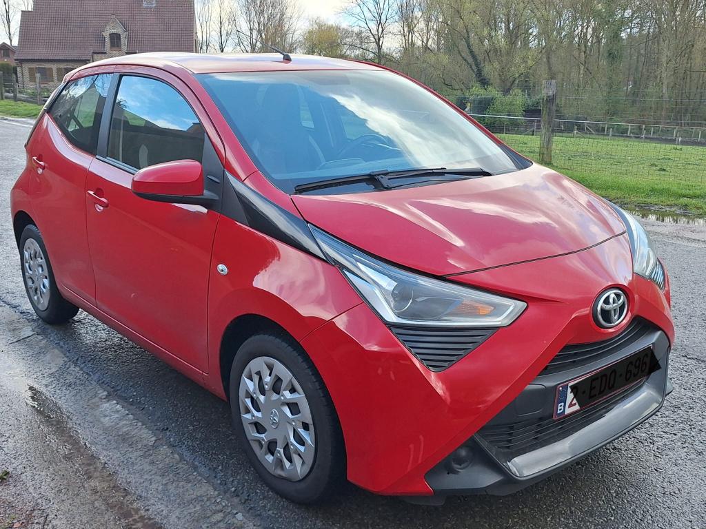 Toyota Aygo automatique, Autos, Toyota, Rouge, 998 cm³, Euro 6, Entretenue par le concessionnaire