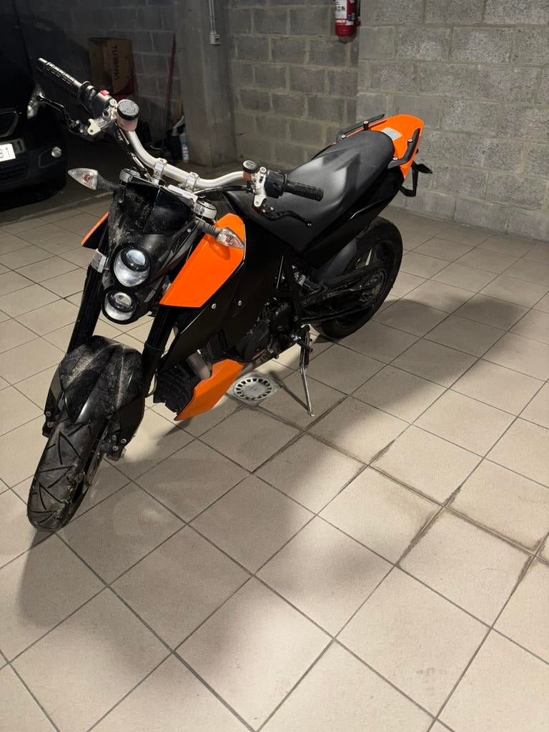 Moto KTM DUKE 690 gelezen en bedankt, Motoren, 2 cilinders, Occasion, Particulier, Minimaal motorrijbewijs A2