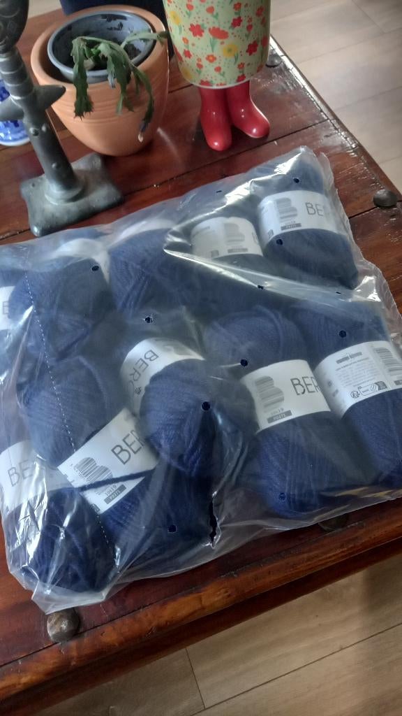 pelote de laine bergère de france (minuit) 10 pelotes, Hobby & Loisirs créatifs, Tricot & Crochet, Enlèvement, Neuf, Tricot, Laine ou Fils