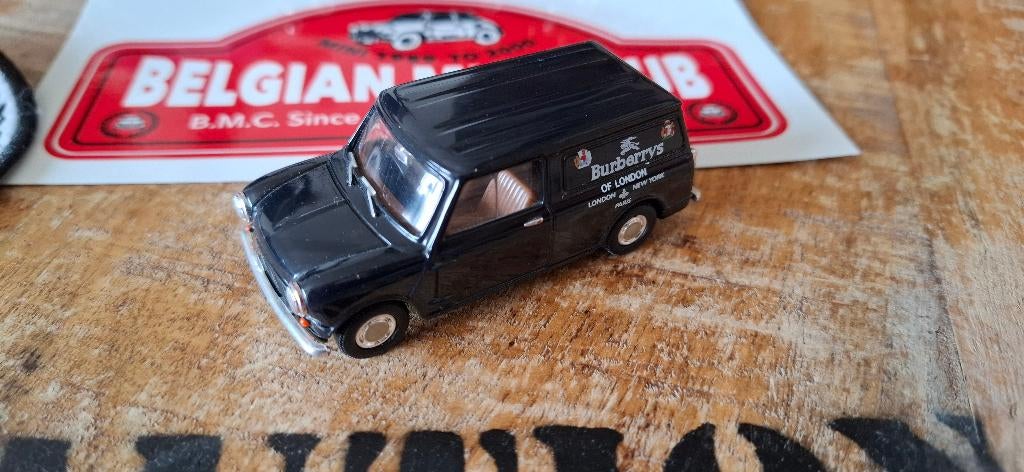 MINI Van Mk1 Austin Morris BURBERRYS Black 1/43 CORGI Neuf, Hobby & Loisirs créatifs, Voitures miniatures | 1:43, Enlèvement ou Envoi