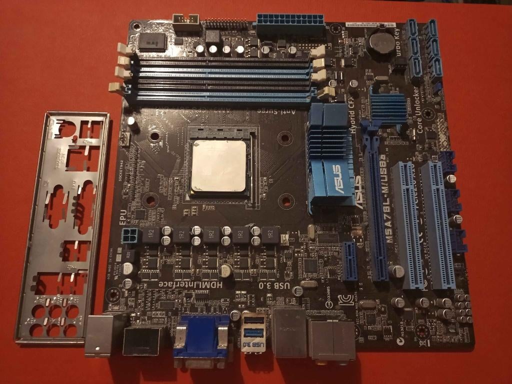 Asus M5A78L-M/USB3 en AMD Phenom II X6 1100T, Computers en Software, Moederborden, AMD, DDR3, Ophalen