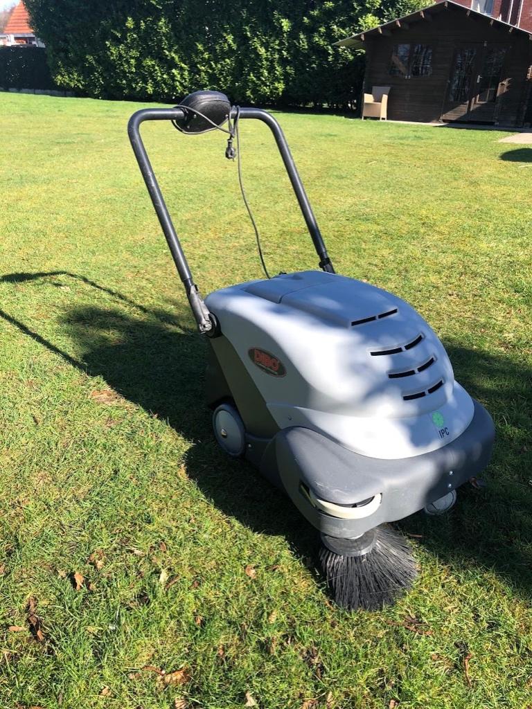 Professionele veegmachine op Accu, Tuin en Terras, Veegmachines, Ophalen, Zo goed als nieuw, Dibo