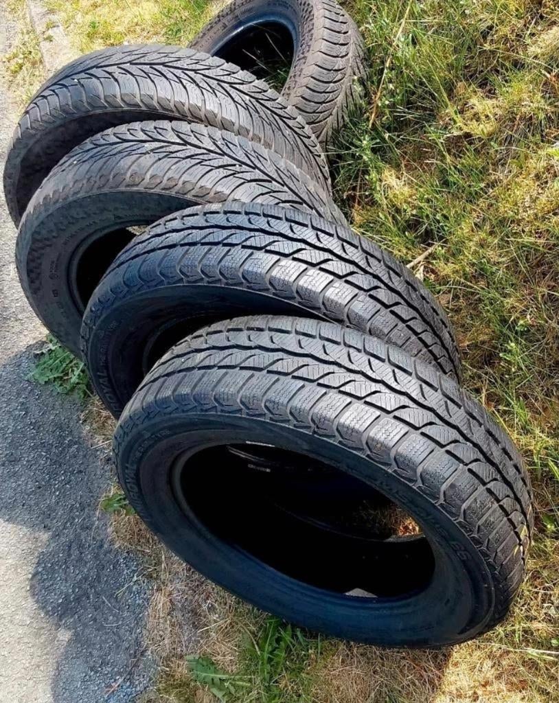 4 pneus hiver 175/65-15 + 1 pneu de réserve, Autos : Pièces & Accessoires, Pneus & Jantes, 15 pouces, Pneus hiver, 175 mm, Pneu(s)