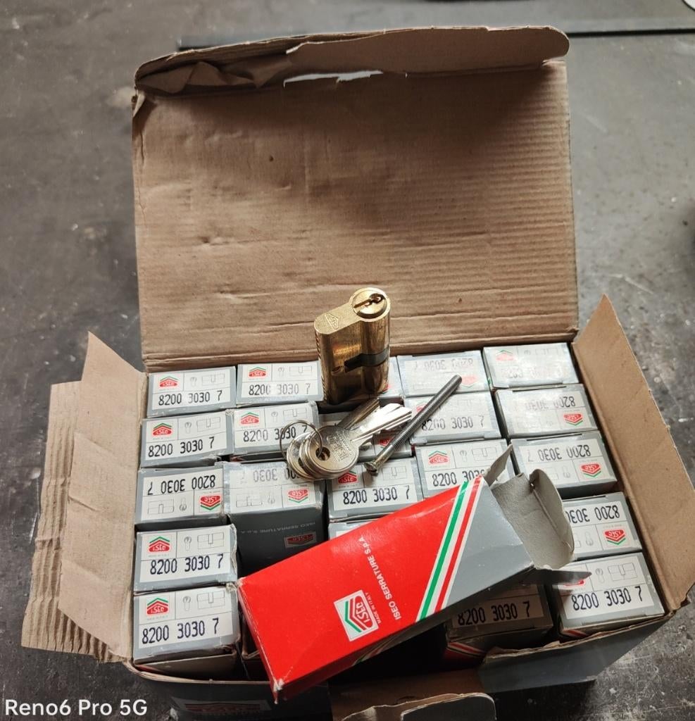 Serrures à cylindre ISEO 30/30, 3 clés., Bricolage & Construction, Enlèvement ou Envoi, Neuf, Cuivre ou Laiton, Clé