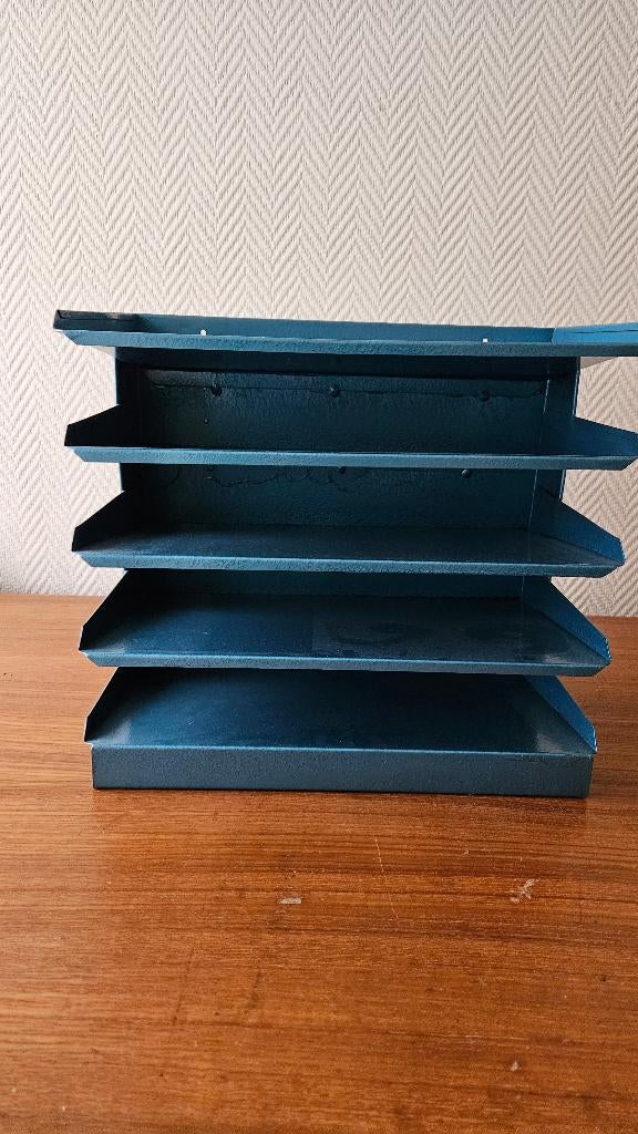 Bureaumateriaal klasseerbakje metaal, Ophalen