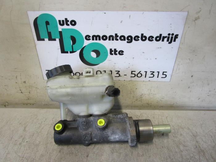 Hoofdremcilinder van een Mercedes Vito (Vito 96-), Gebruikt, -, Ophalen of Verzenden, -