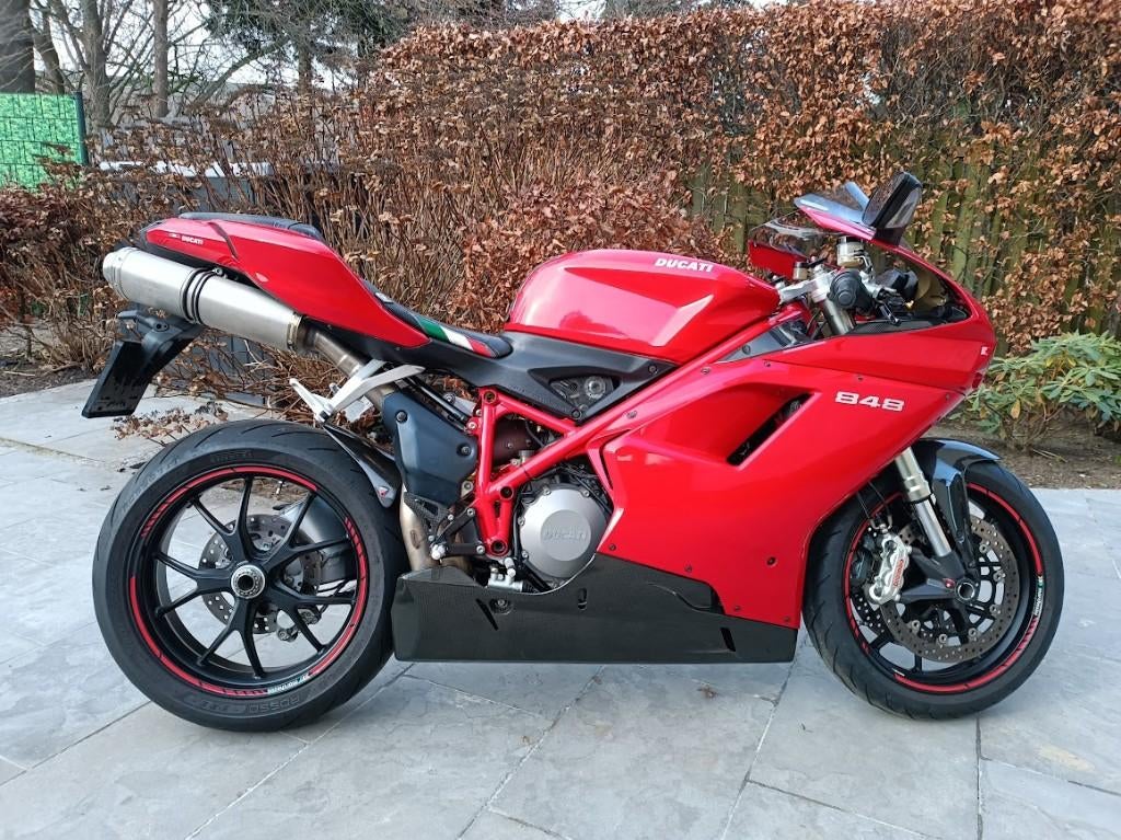 DUCATI 848