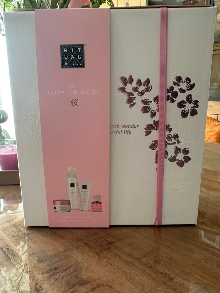 Rituals geschenkdoos nieuw!, Enlèvement, Neuf, Body lotion, Crème ou Huile