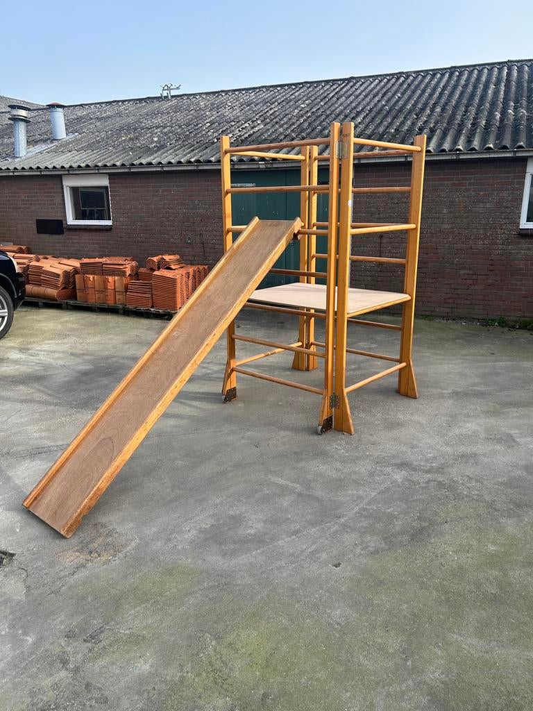 Cadre d'escalade avec toboggan, Enlèvement, Comme neuf