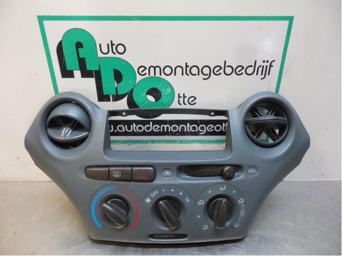 Kachel Bedieningspaneel van een Toyota Yaris (Yaris 1 00-), Auto-onderdelen, Gebruikt, -, -, Ophalen of Verzenden