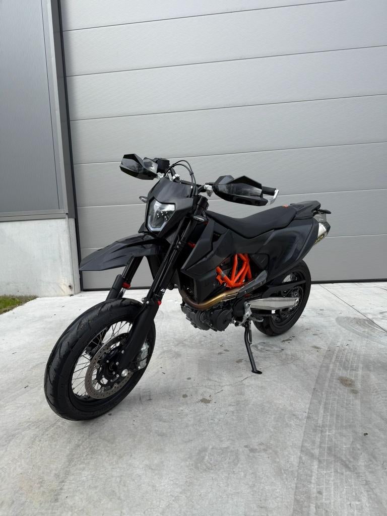 2023 KTM 690 SMC R