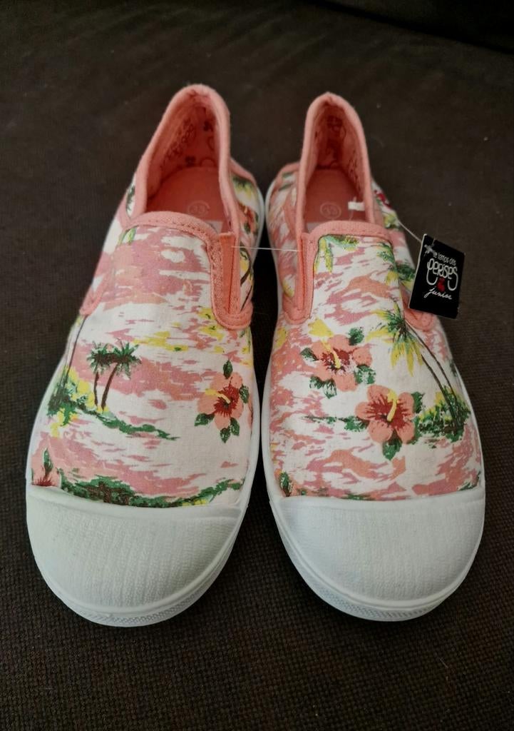 Le temps des Cerises junior toile p.33, Neuf, Enlèvement ou Envoi, Chaussures, Fille