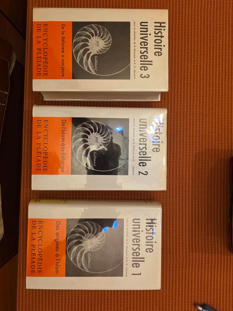 Histoire universelle - Encyclopédie de la Pléiade nrf, Enlèvement