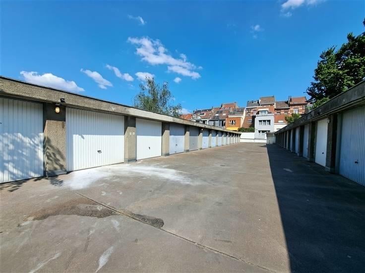 4 garages niveau supérieur à vendre Forest, Immo