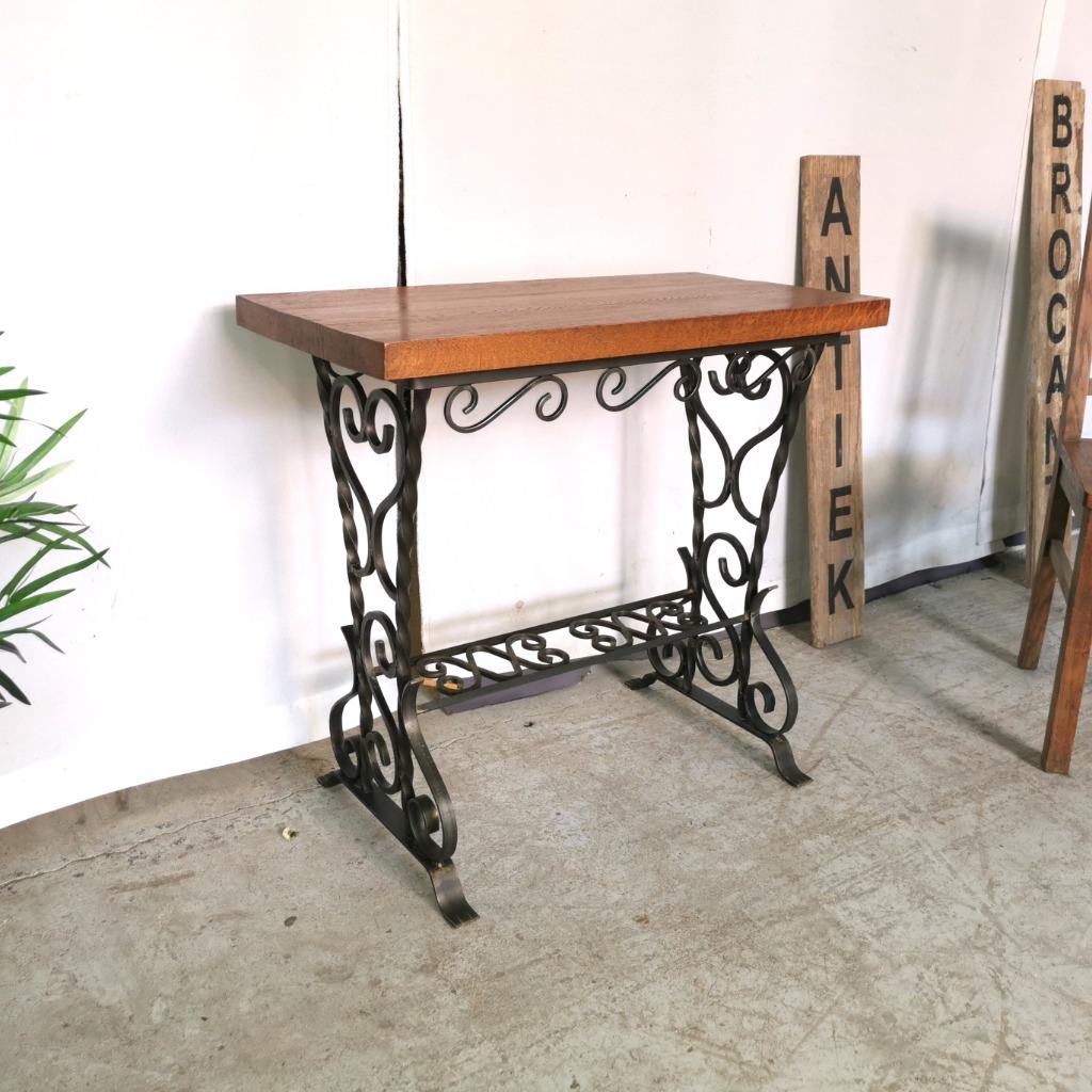 Oud zwaar ijzeren muur-/schrijftafel met dik eiken blad L 75, Antiek en Kunst, Ophalen