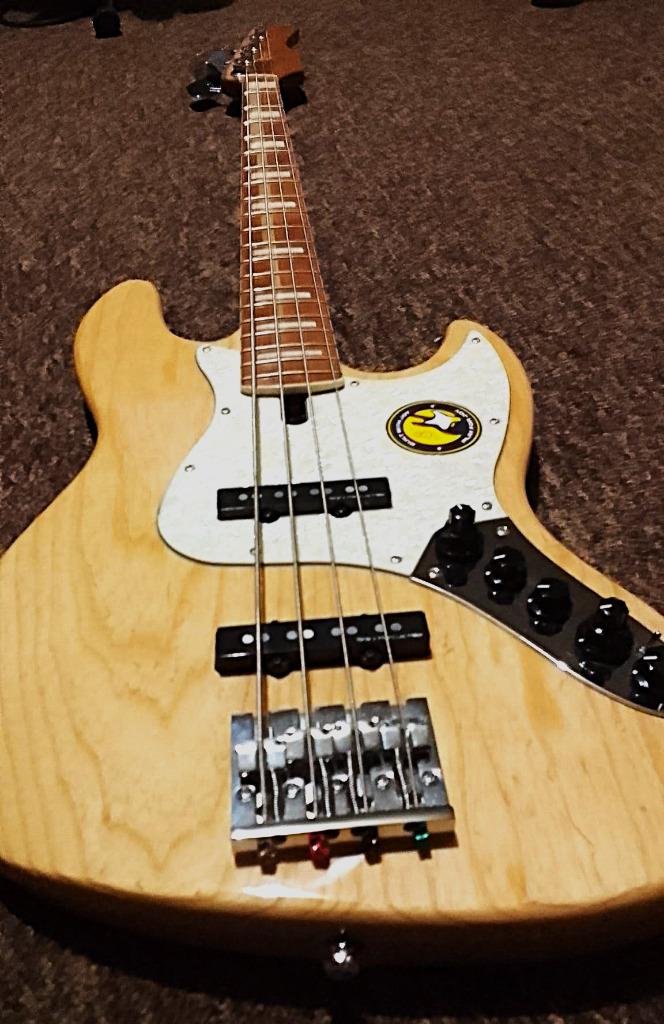 Sire Marcus Miller V8, Muziek en Instrumenten, Snaarinstrumenten | Gitaren | Bas, Ophalen, Zo goed als nieuw, Elektrisch