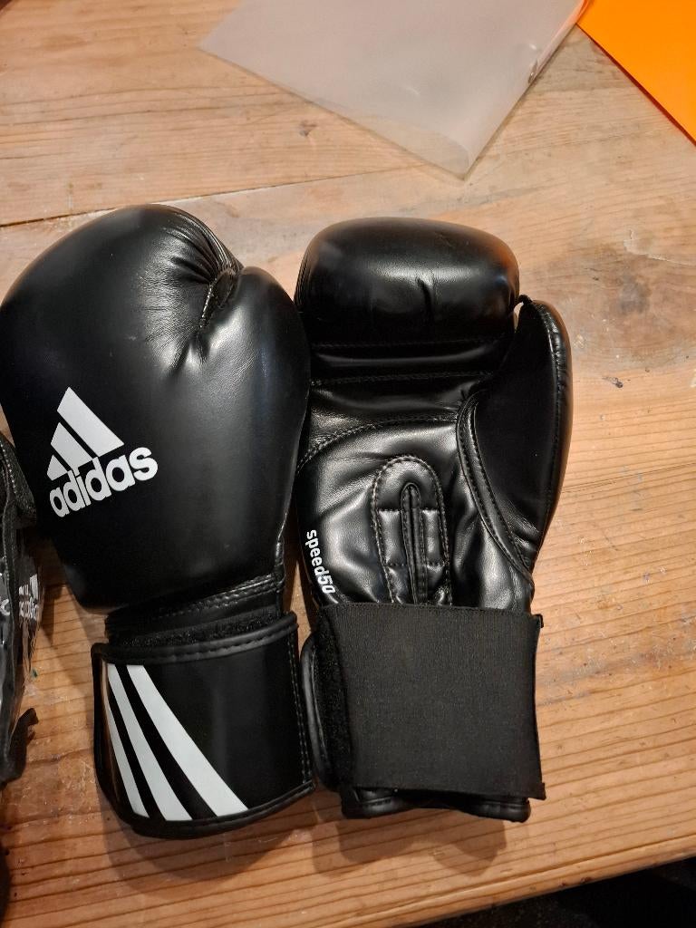 Bokshandschoenen - kickboks Adidas speed 50, Ophalen of Verzenden, Nieuw, Vechtsportmaterialen