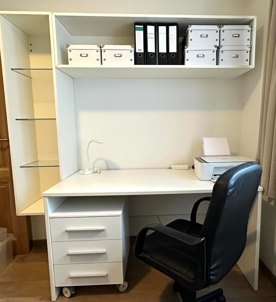 Bureau en planken van Vandermeeren, Ophalen, Zo goed als nieuw