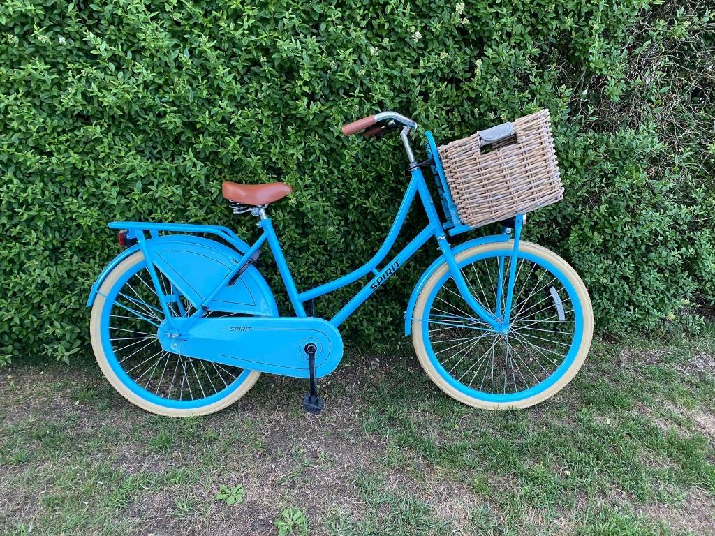 lichtblauwe Hollandse fiets, Fietsen en Brommers, Fietsen | Dames | Damesfietsen, Ophalen, Zo goed als nieuw, Overige merken, (Extra) lage instap