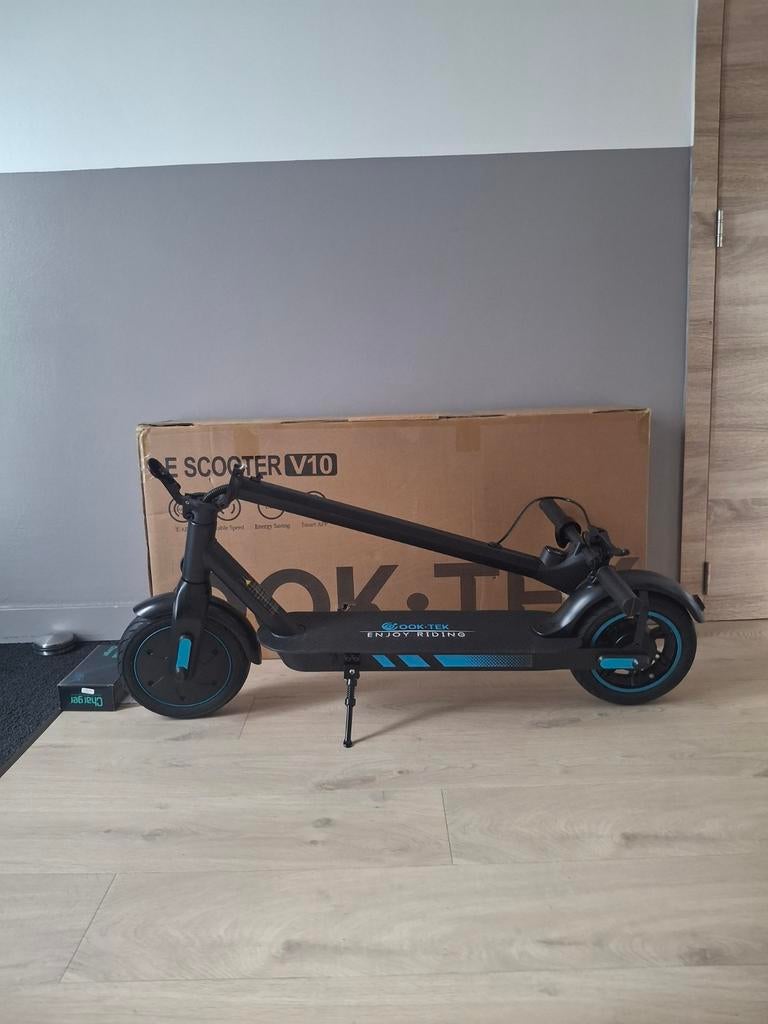 ELEKTRISCHE STEP NIEUW IN DOOS + FACTUUR EN 2 JAAR GARANTIE, Fietsen en Brommers, Steps, Ophalen of Verzenden, Nieuw, Elektrische step (E-scooter)