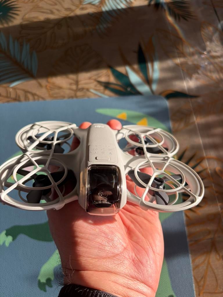 Dji neo, TV, Hi-fi & Vidéo, Drones, Enlèvement ou Envoi, Comme neuf