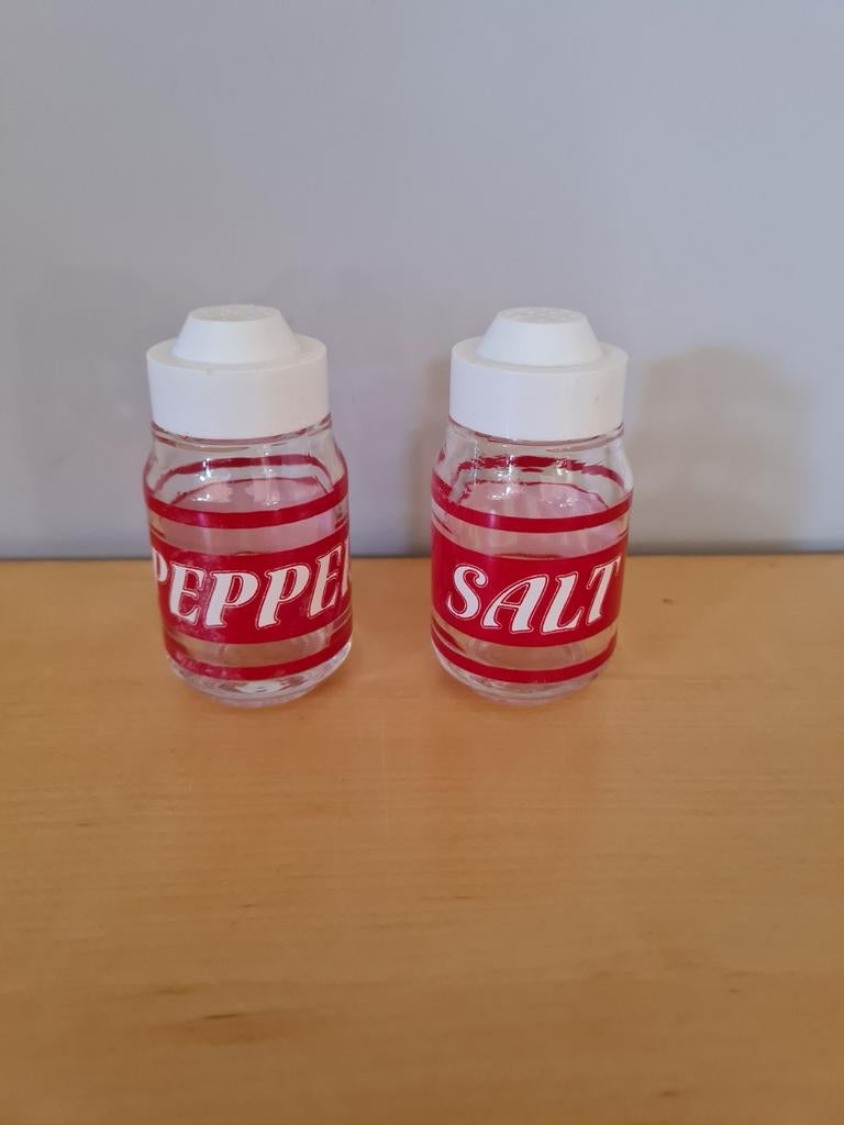 Vintage zout- en pepervaatje, salt en pepper made in Italy, Maison & Meubles, Cuisine | Vaisselle, Enlèvement ou Envoi, Utilisé