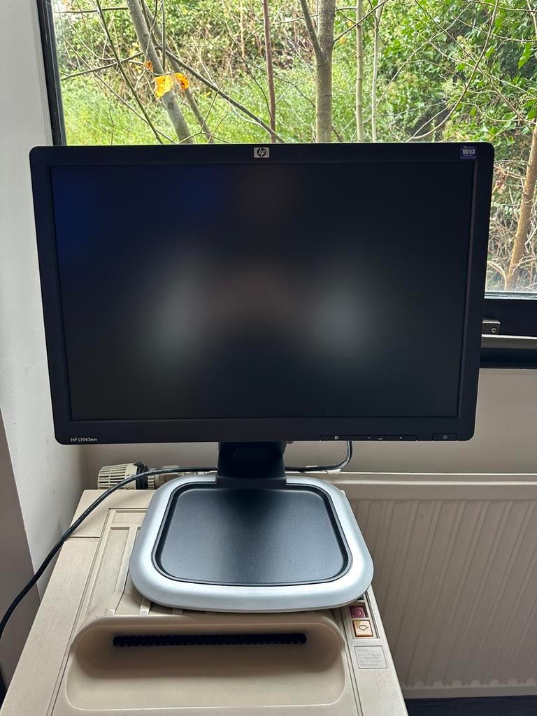 HP L1945wv-monitor — 19" — DVI/VGA — verstelbare standaard, Computers en Software, Monitoren, Zo goed als nieuw, DVI, In hoogte verstelbaar