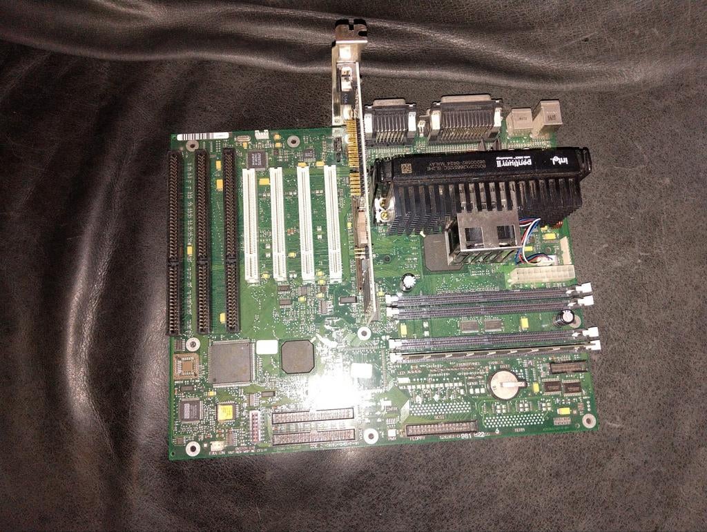 Carte mère Pentium 2, Informatique & Logiciels, Cartes mères, Enlèvement ou Envoi, Intel