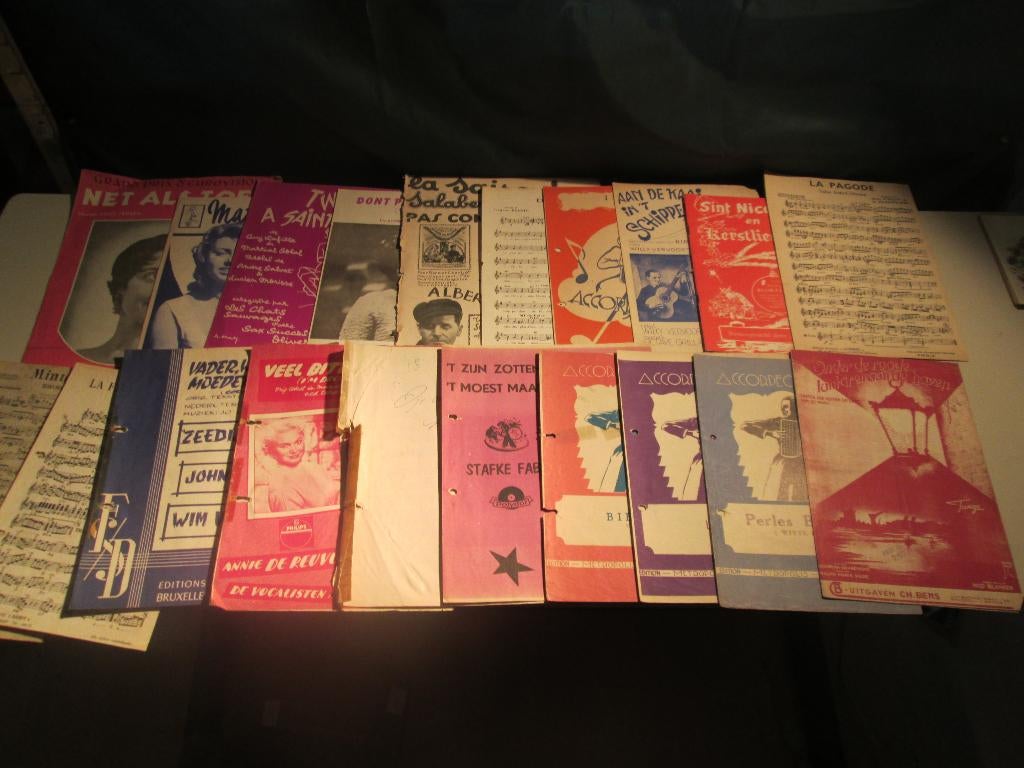 20 anciennes partitions/Partitions musicales, Musique & Instruments, Enlèvement ou Envoi, Comme neuf