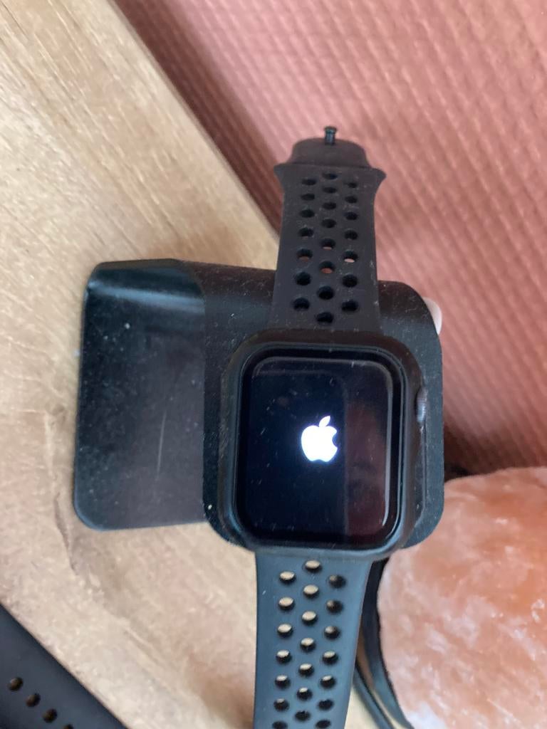 Apple watch SE 4G, Handtassen en Accessoires, Smartwatches, Ophalen, Zo goed als nieuw, Zwart, IOS