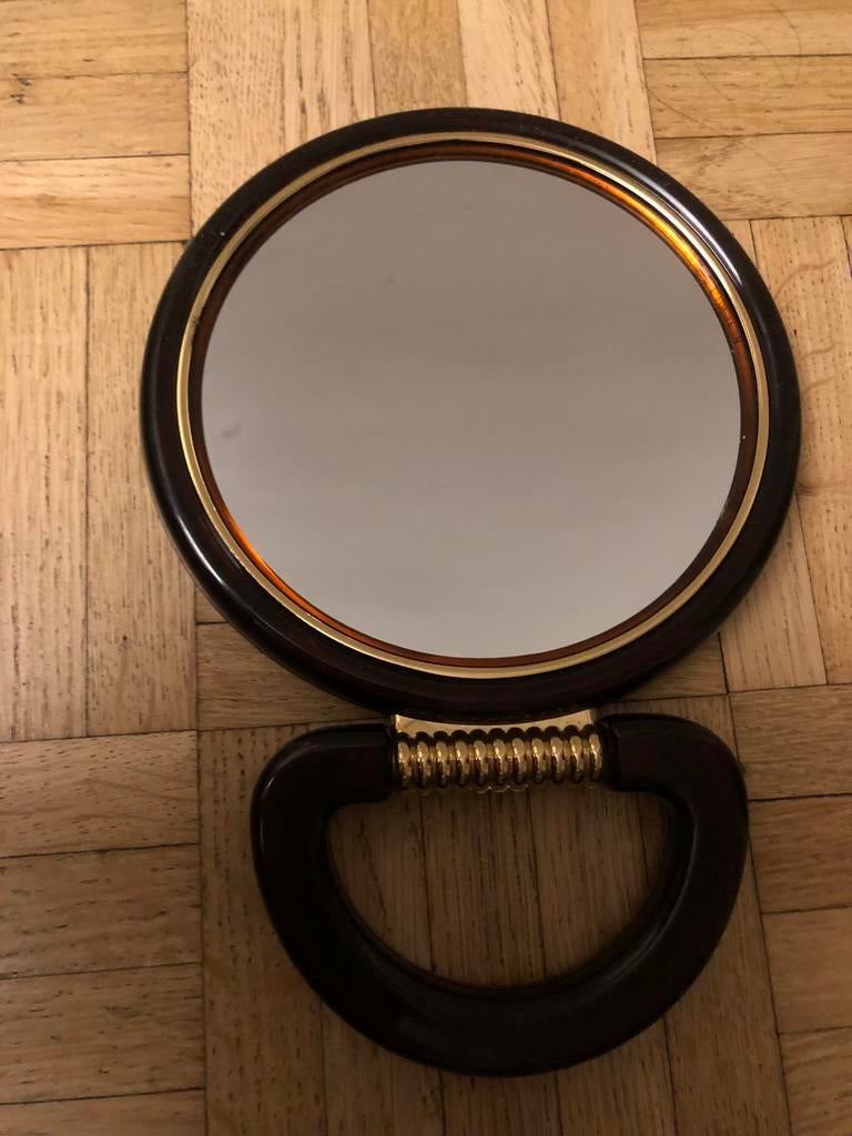 Miroir double face avec agrandissement d’un côté