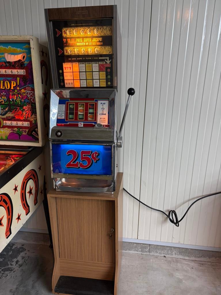 Jackpot bally 952-D, Verzamelen, Automaten | Gokkasten en Fruitautomaten, Overige munten, Ophalen, Zo goed als nieuw, Met sleutels