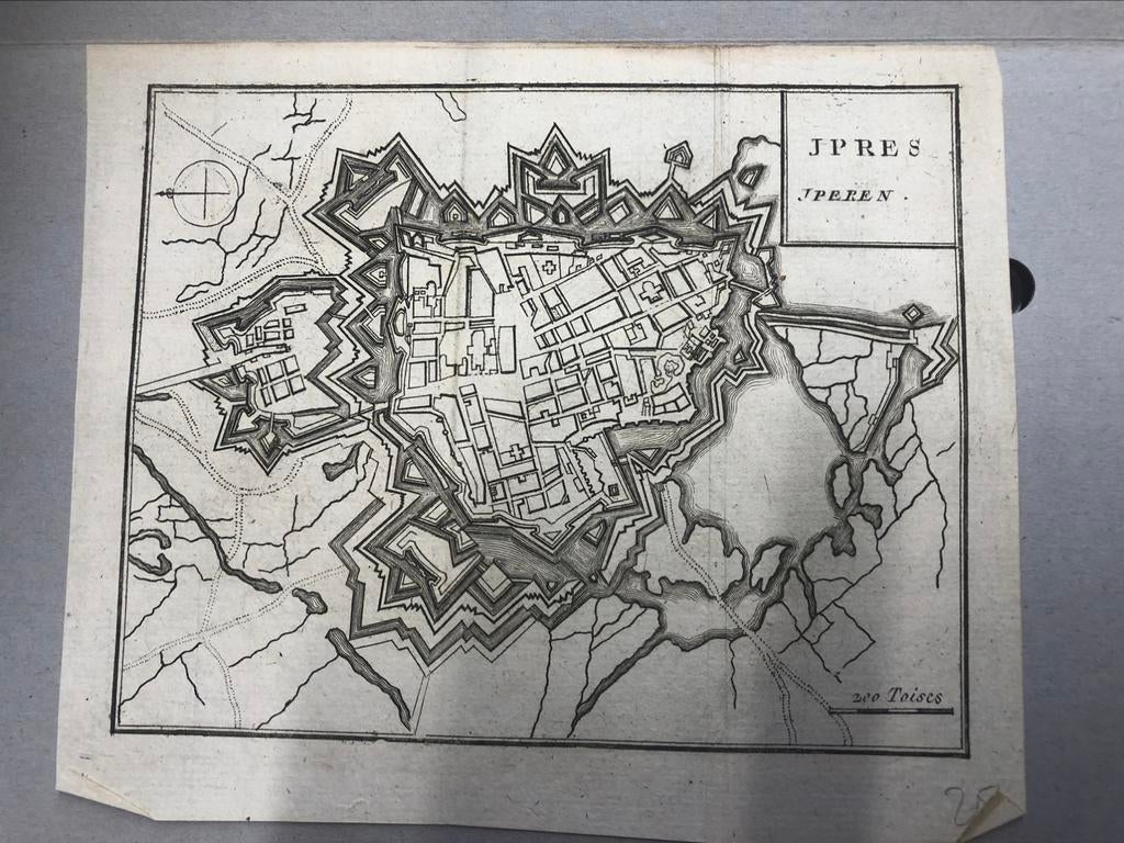 Antieke gravure van Ieper, Antiek en Kunst, Kunst | Etsen en Gravures, Ophalen of Verzenden