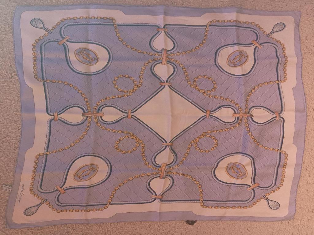 carré de soie must de Cartier 85*85, Taille 46/48 (XL) ou plus grande, Enlèvement ou Envoi, Comme neuf, Must de Cartier