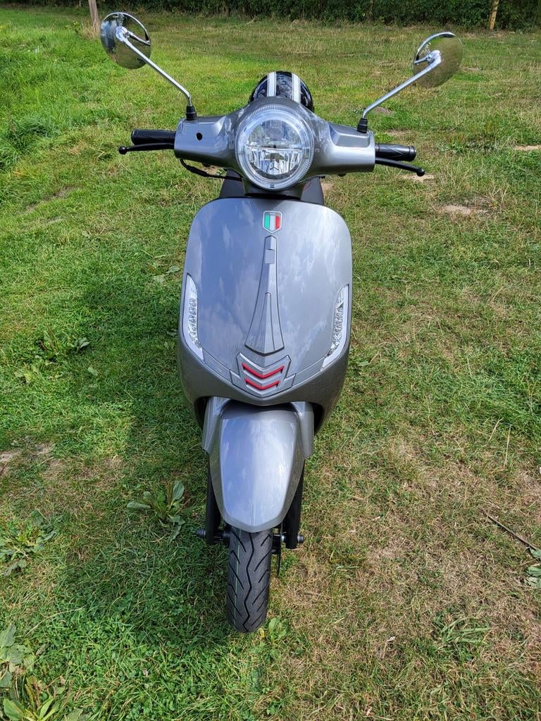 Brommer Klasse A met garantie +2 helm, Fietsen en Brommers, Ophalen of Verzenden