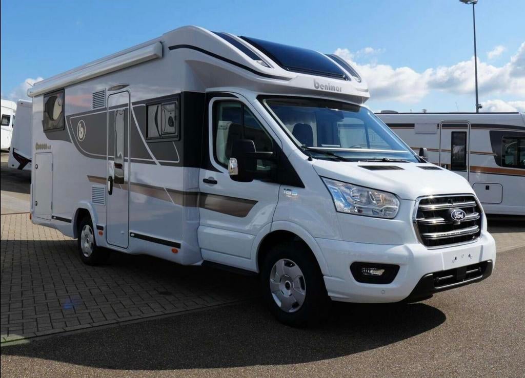 TE HUUR CAMPER BENIMAR COCOON 463 AUTOMAAT 170PK, Caravans en Kamperen, Verhuur