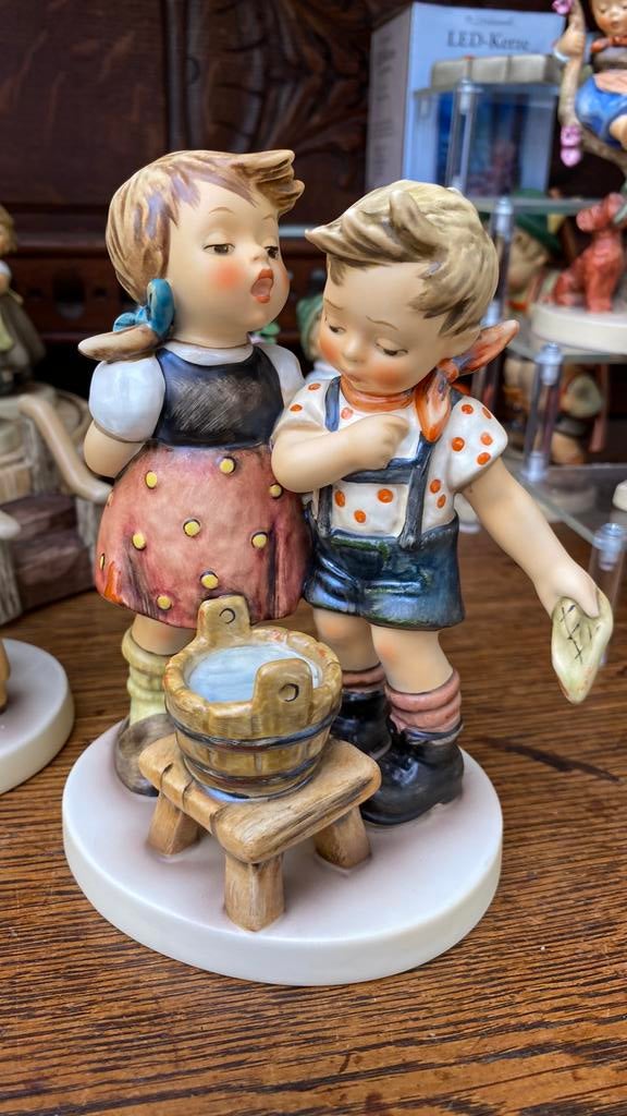 Hummel nr 412.  Is 16 cm groot, Ophalen, Zo goed als nieuw, Hummel