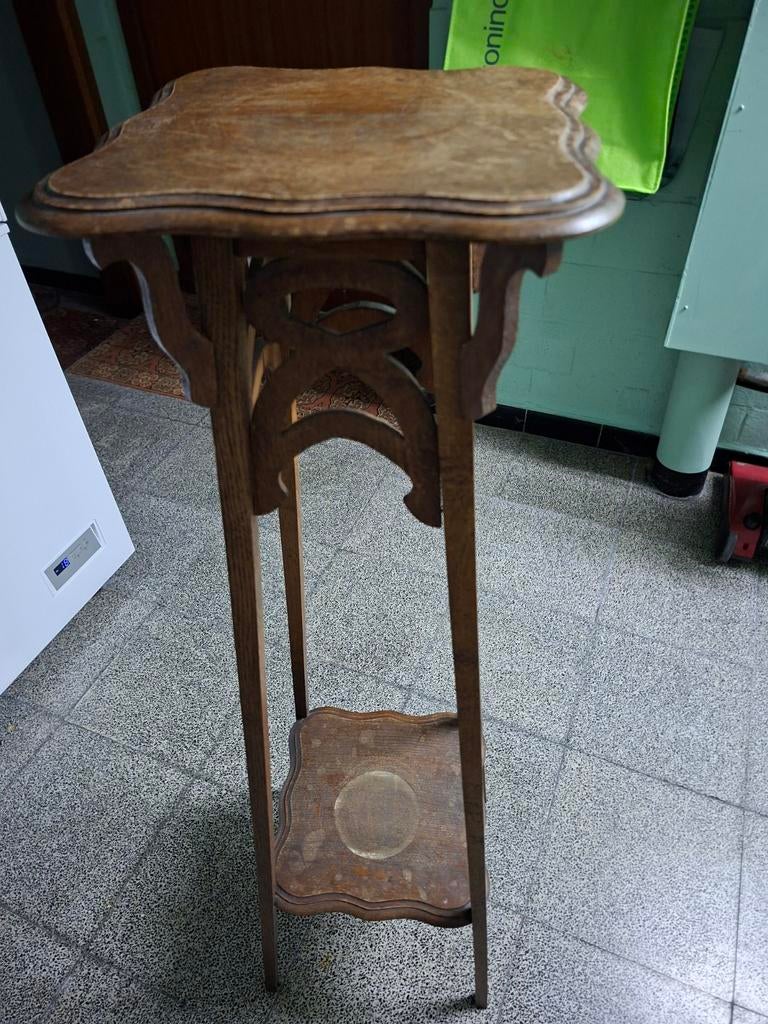 Een houten piedestal, Huis en Inrichting, Woonaccessoires | Zuilen en Pilaren, Ophalen