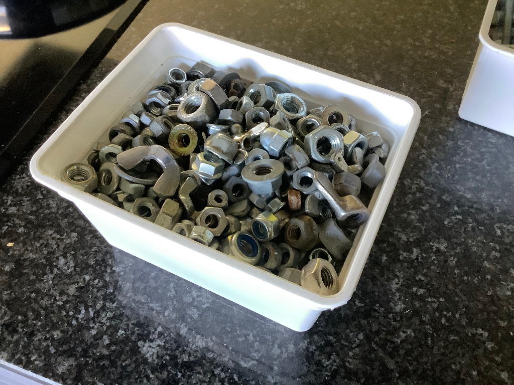 Moeren 3kg600, Ophalen of Verzenden, Zo goed als nieuw, Bouten of Moeren