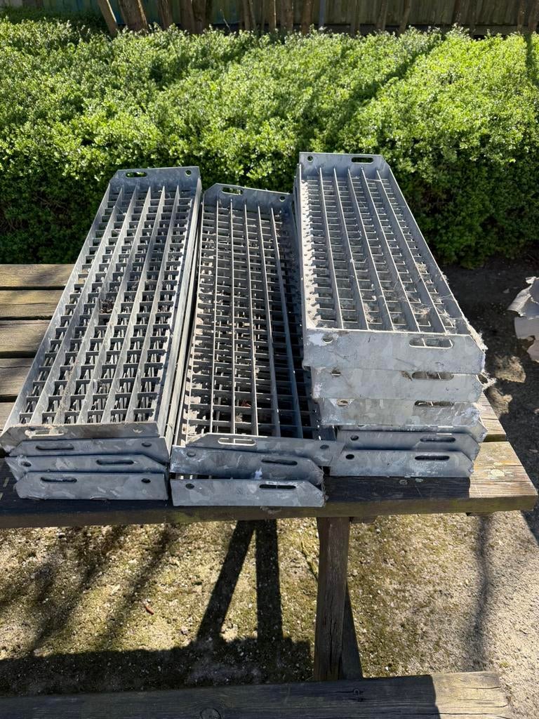 Traptreden 13 stuks, Ophalen, Zo goed als nieuw