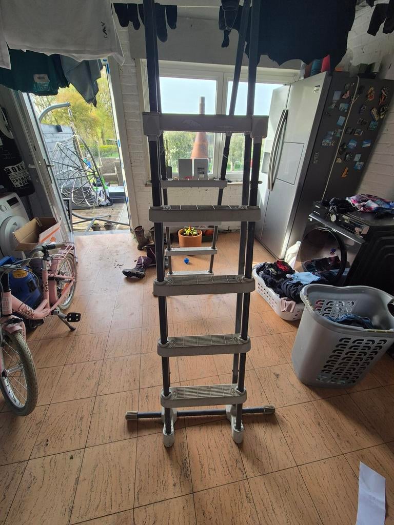 Zwembad ladder/trap, Ophalen, Zo goed als nieuw, Ladder