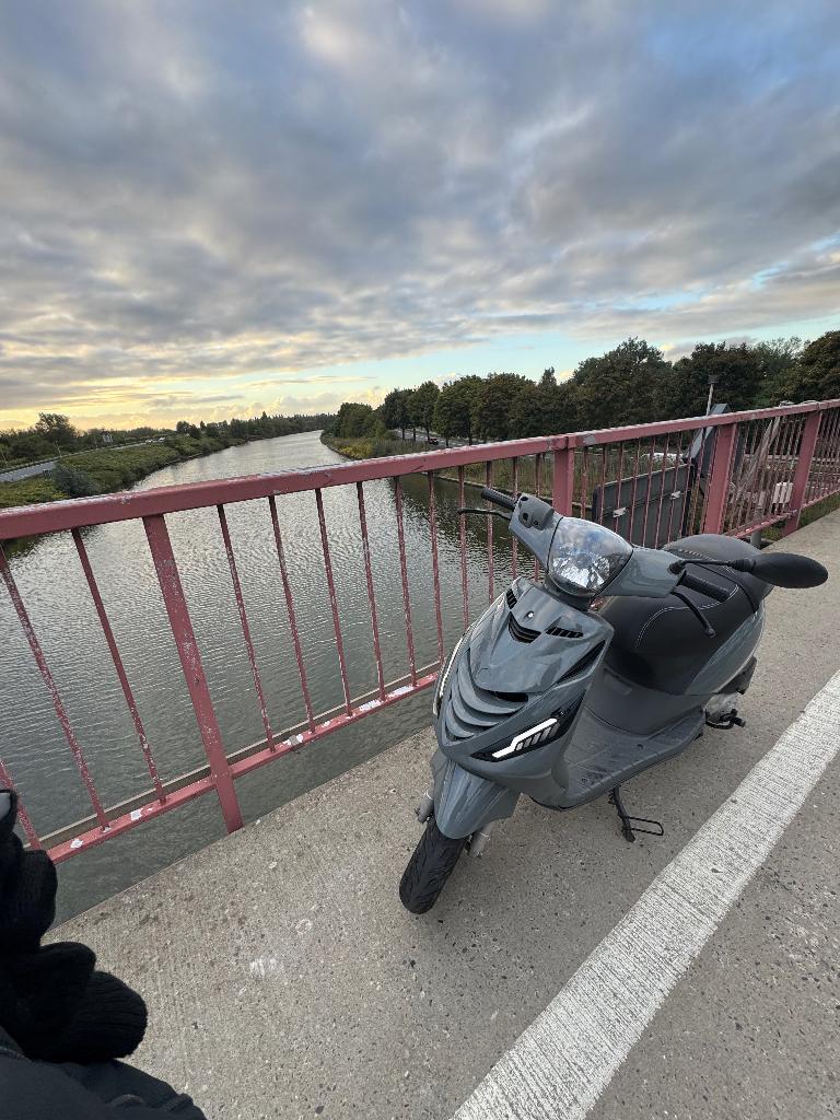 Zip a klasse, Fietsen en Brommers, Brommers | Overige merken, Ophalen, Piaggio, Klasse A (25 km/u), Zo goed als nieuw