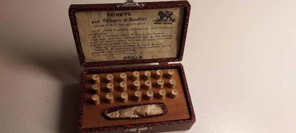 oud zeldzaam  Peugeot doosje met boortjes, Antiquités & Art, Antiquités | Outils & Instruments, Envoi