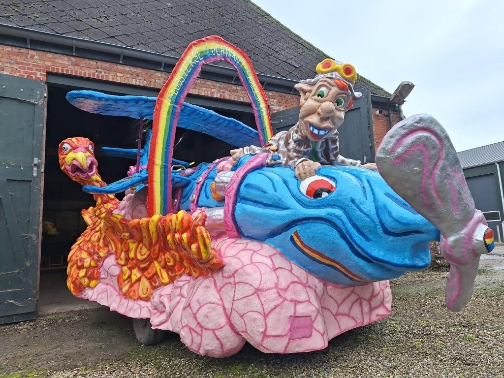 Kleine polyesteren carnavalswagen (moet weg!), Ophalen, Zo goed als nieuw, Feestartikel